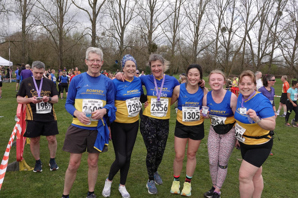 Six runners in romsey vests at the Eastleigh 10k